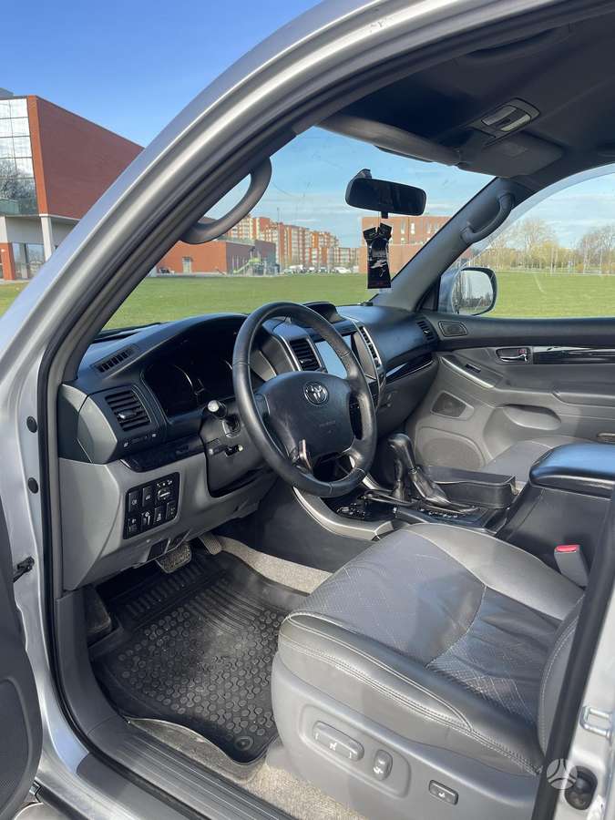 Toyota Land Cruiser - 9