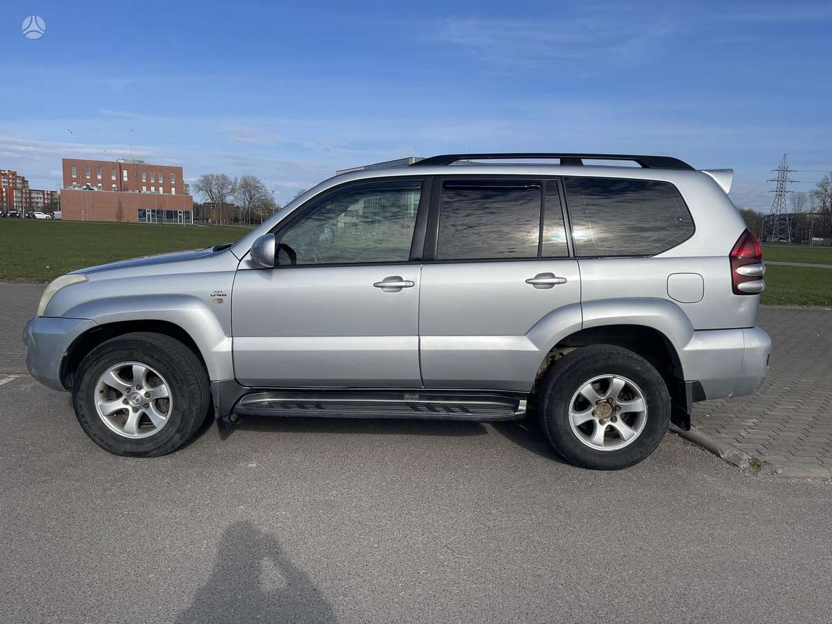 Toyota Land Cruiser - 2
