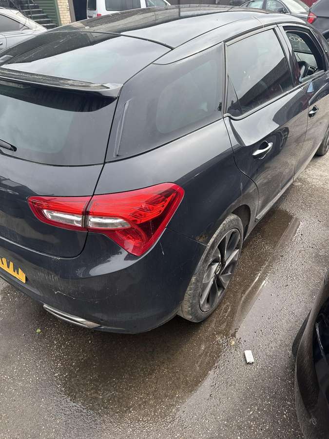 Citroen DS5 dalimis. Detaliu pristatymas