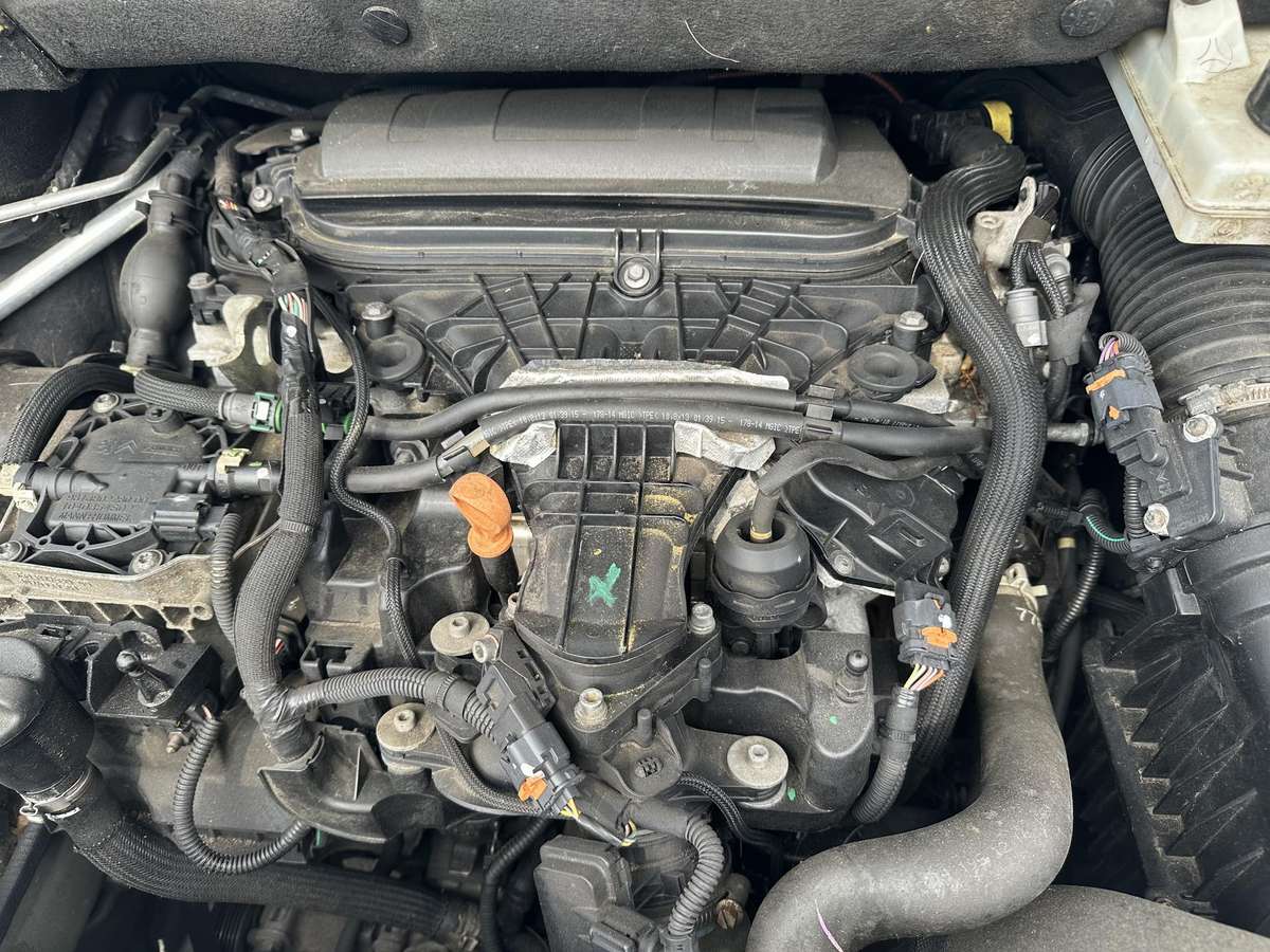 Citroen DS5 dalimis. Detaliu pristatymas