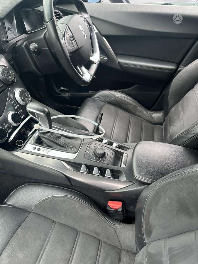 Citroen DS5 dalimis. Detaliu pristatymas