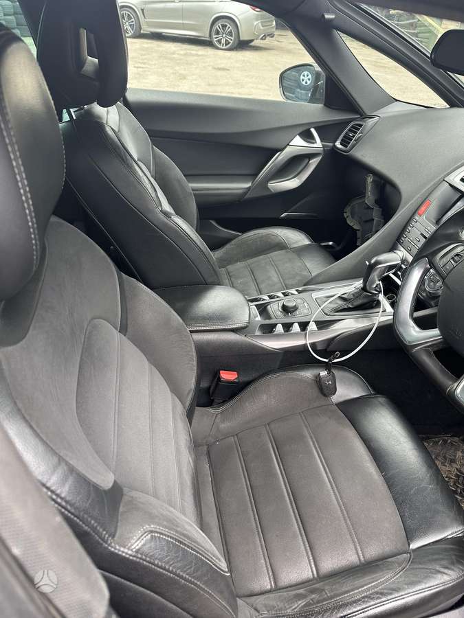 Citroen DS5 dalimis. Detaliu pristatymas