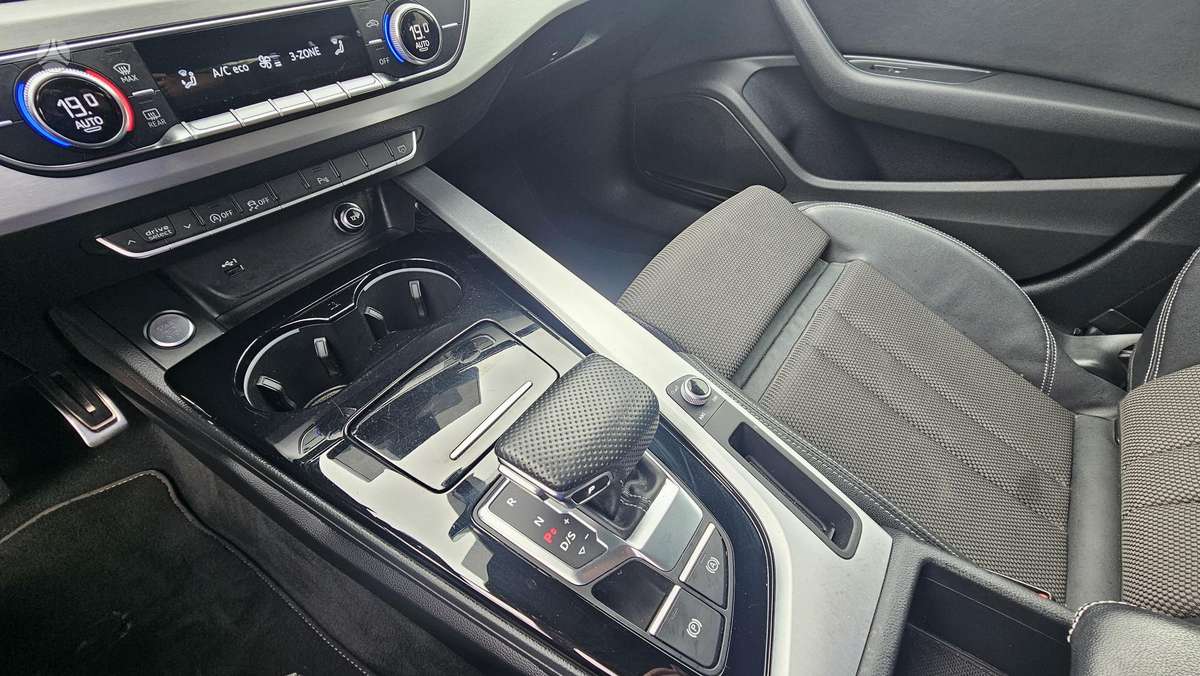 Audi A4, 2.0 l., Универсал