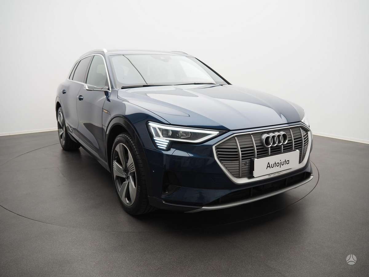 Audi e-tron, off-road / crossover
