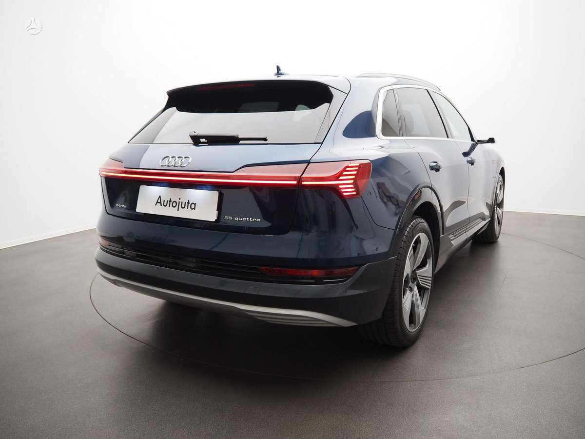 Audi e-tron, Внедорожник / Кроссовер