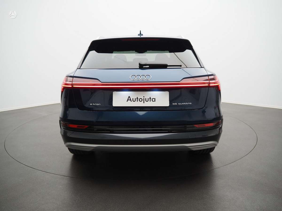 Audi e-tron, off-road / crossover