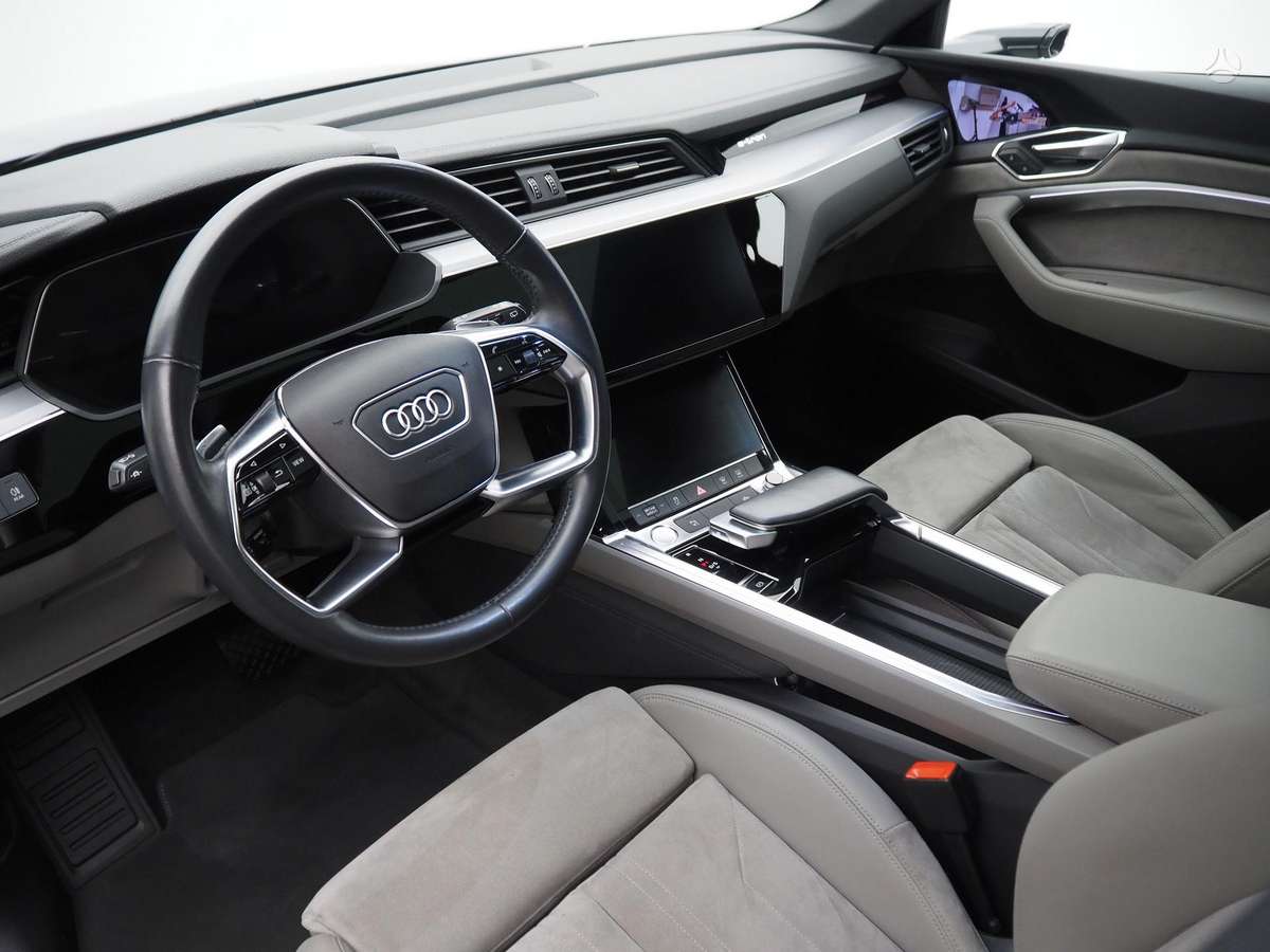 Audi e-tron, Внедорожник / Кроссовер