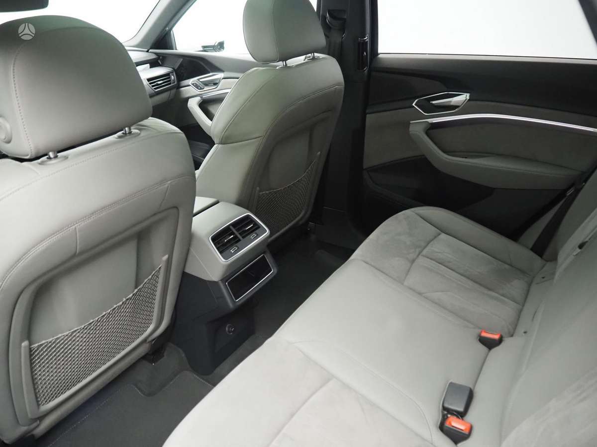 Audi e-tron, visureigis / krosoveris