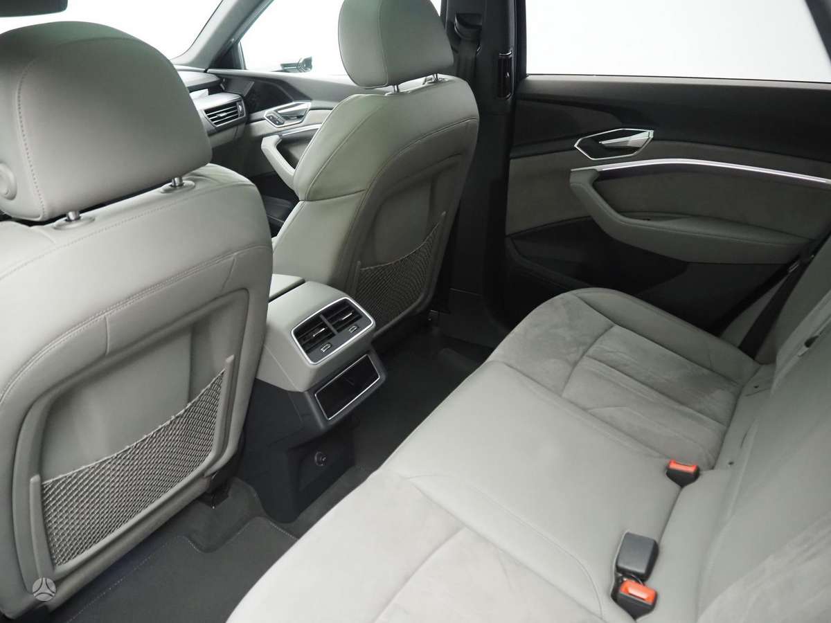 Audi e-tron, Внедорожник / Кроссовер