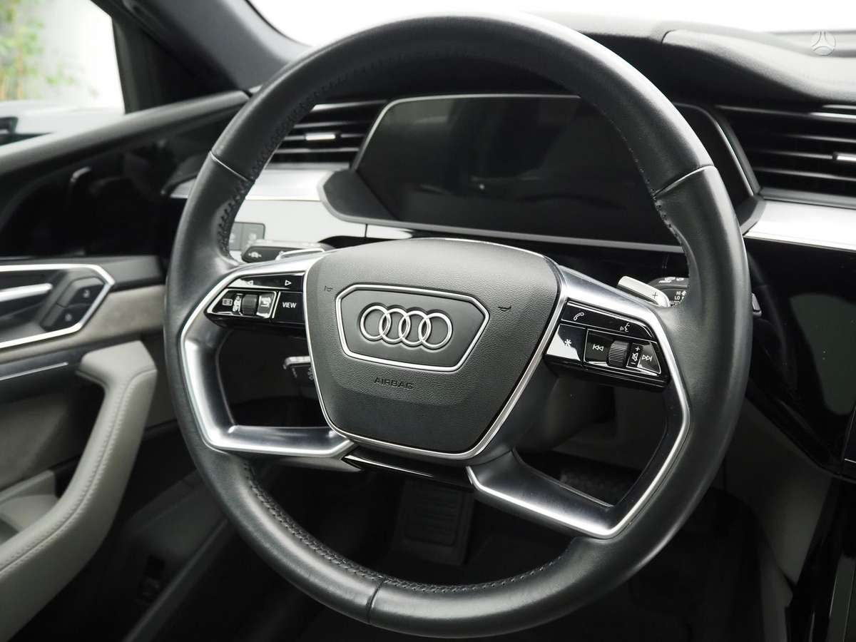 Audi e-tron, Внедорожник / Кроссовер