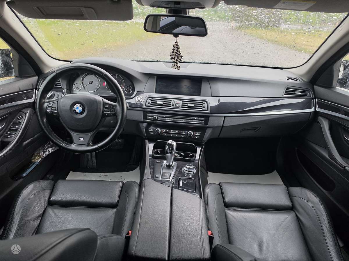 BMW 520, universalas