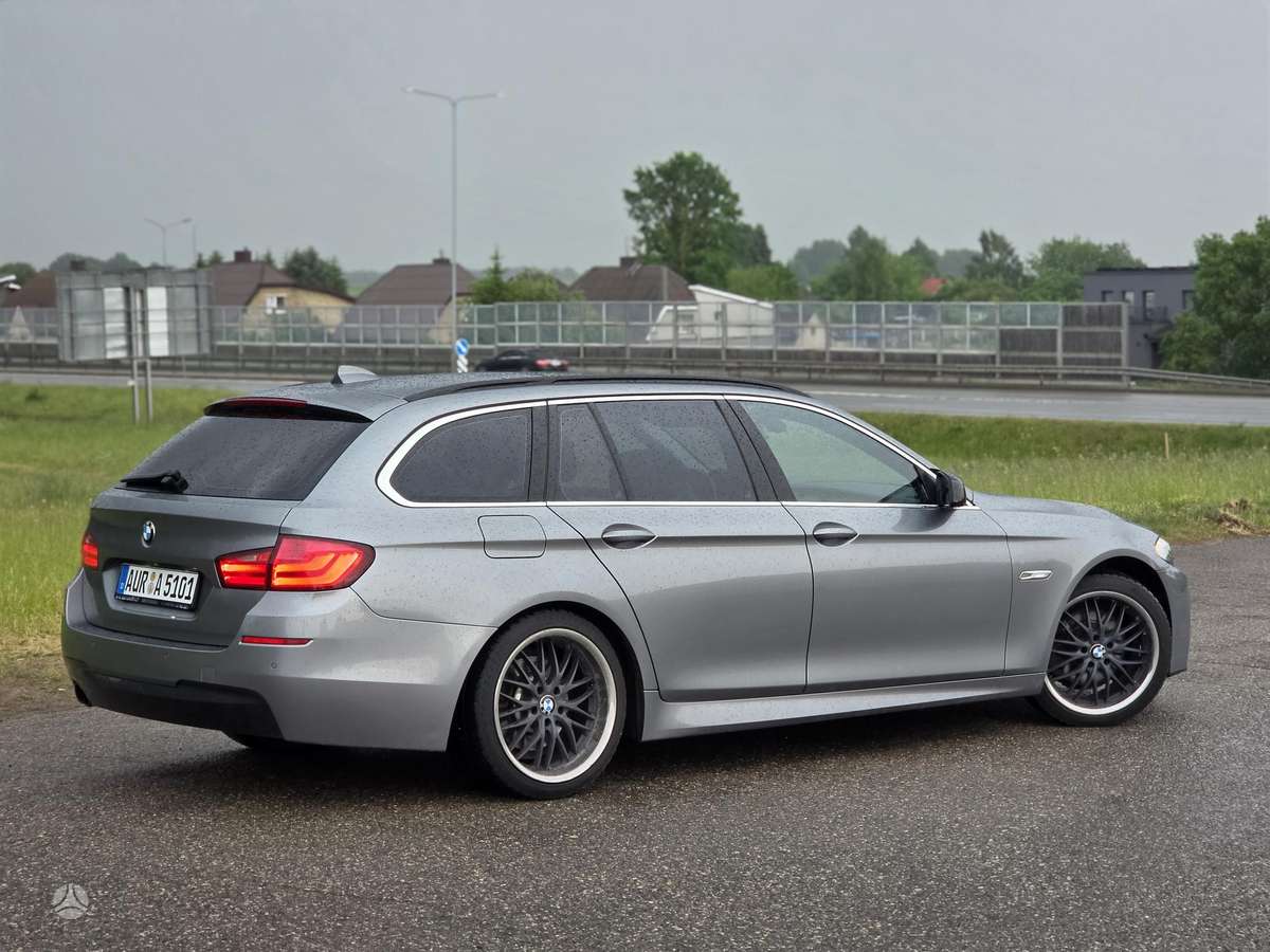 BMW 520, universalas