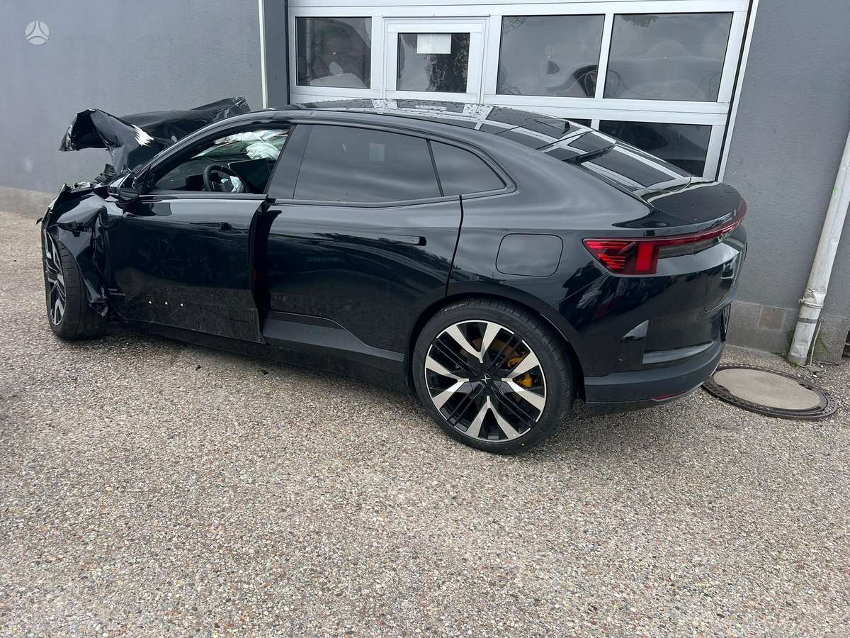 Polestar 4, off-road / crossover