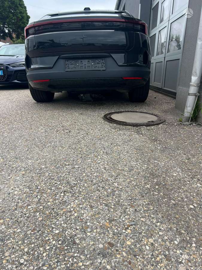 Polestar 4, off-road / crossover