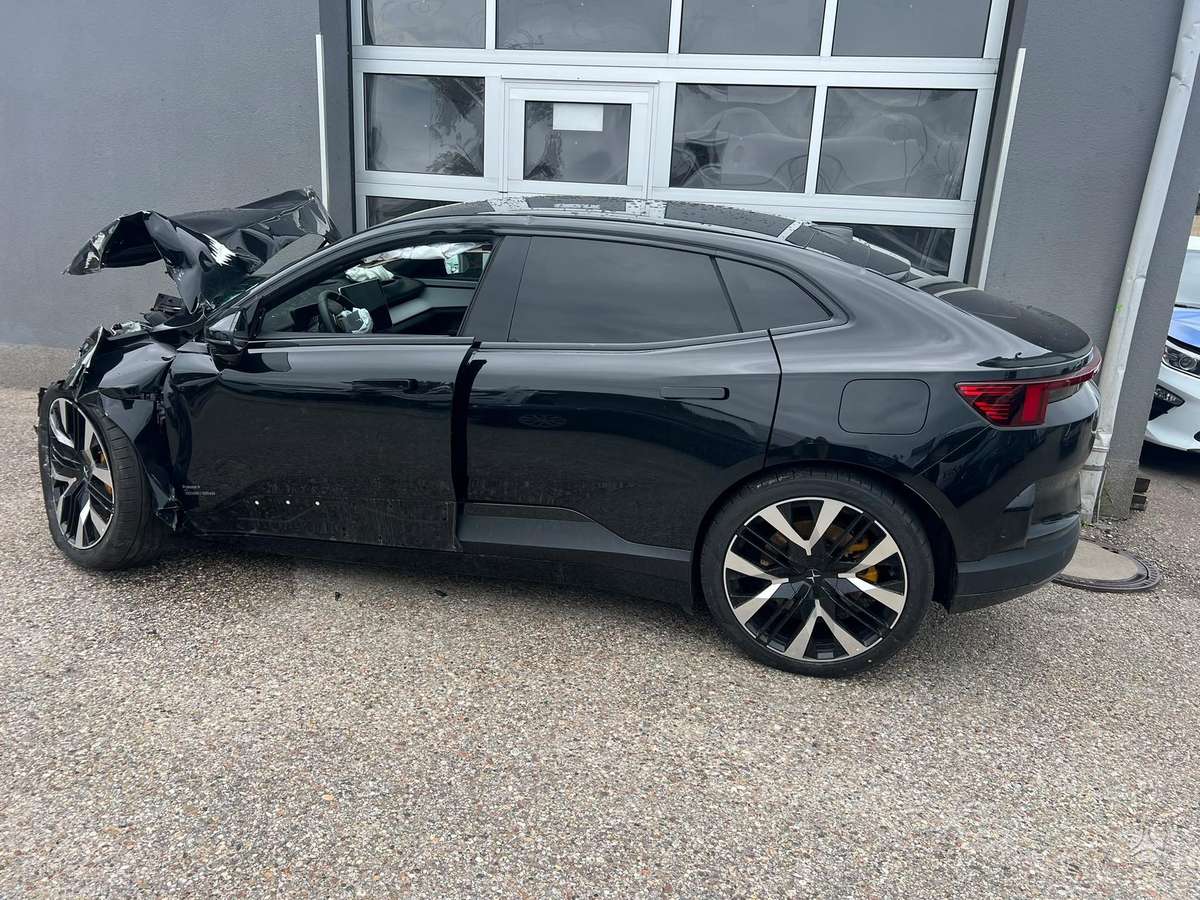 Polestar 4, off-road / crossover