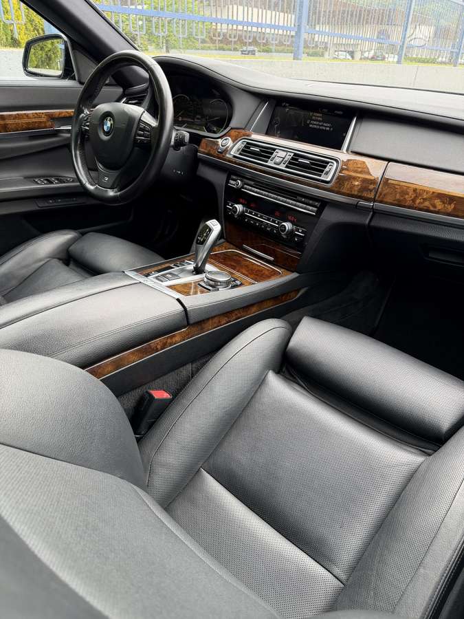 BMW 740, 3.0 l., Седан