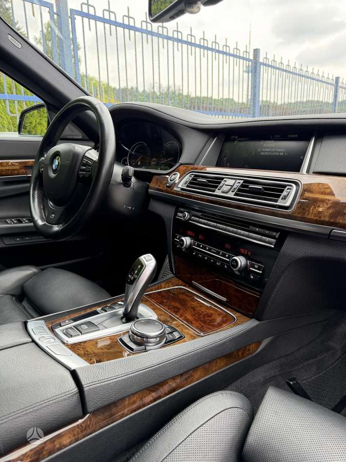 BMW 740, 3.0 l., Седан