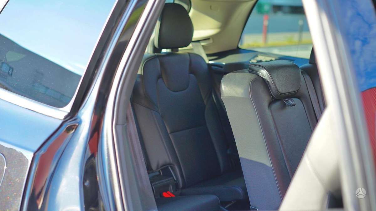 Volvo XC90, 2.0 l., off-road / crossover