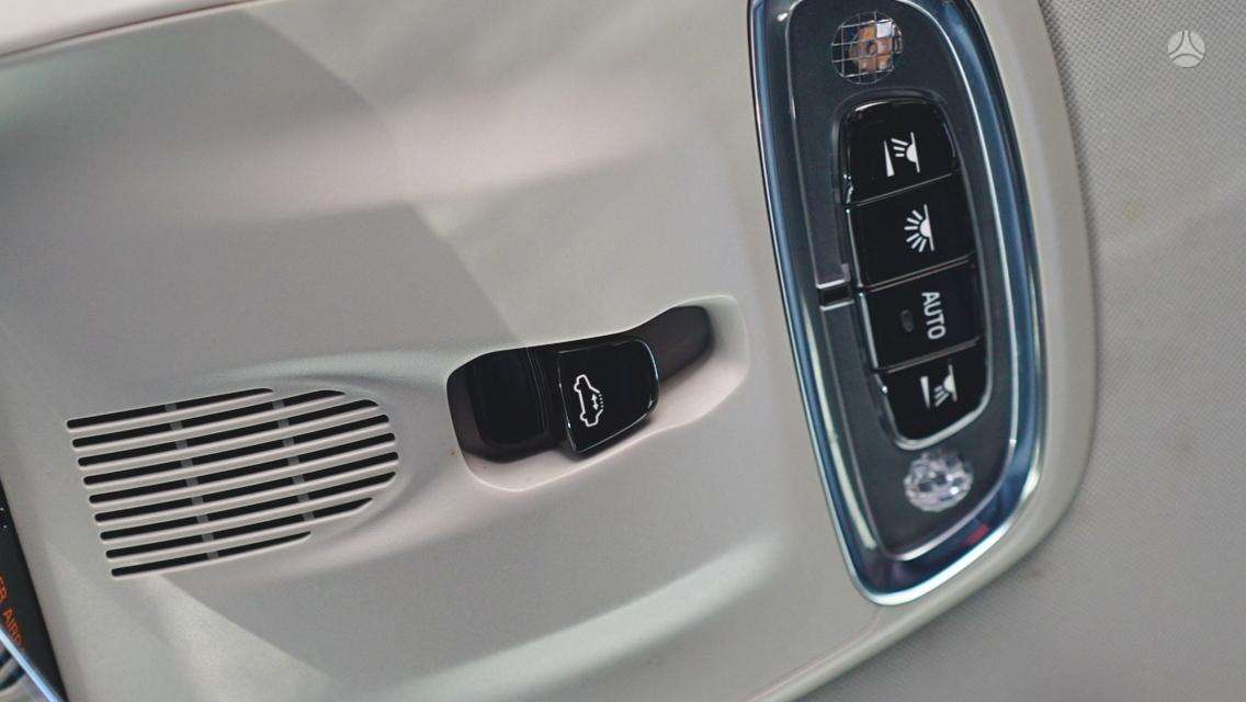 Volvo XC90, 2.0 l., off-road / crossover