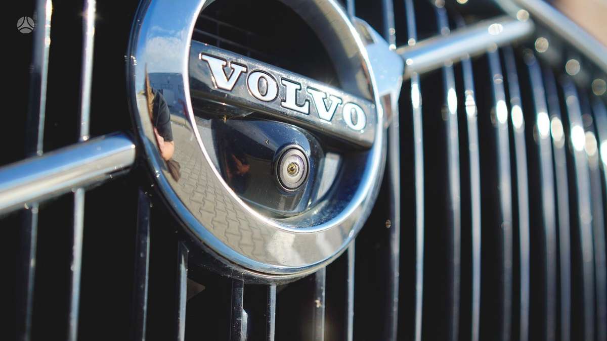 Volvo XC90, 2.0 l., off-road / crossover