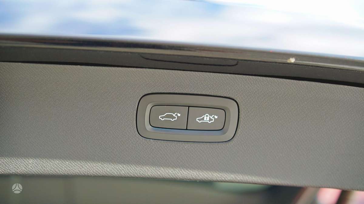 Volvo XC90, 2.0 l., off-road / crossover