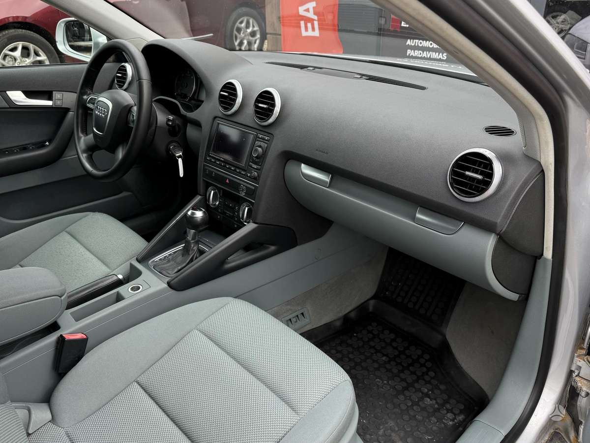 Audi A3, 1.6 l., hatchback