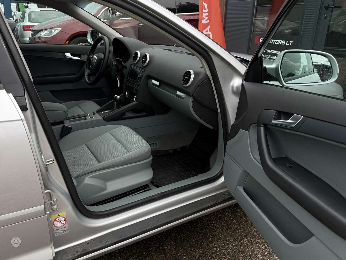 Audi A3, 1.6 l., hatchback