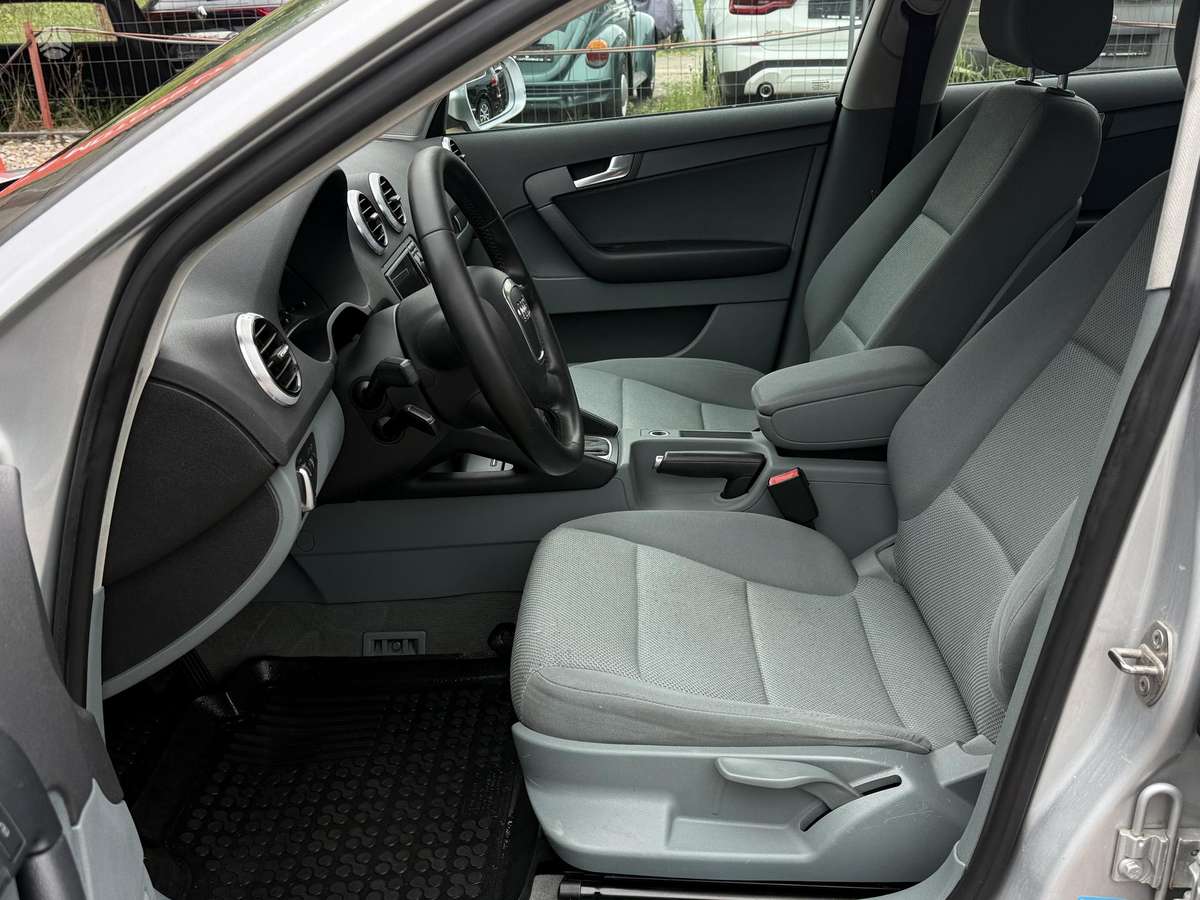 Audi A3, 1.6 l., hatchback