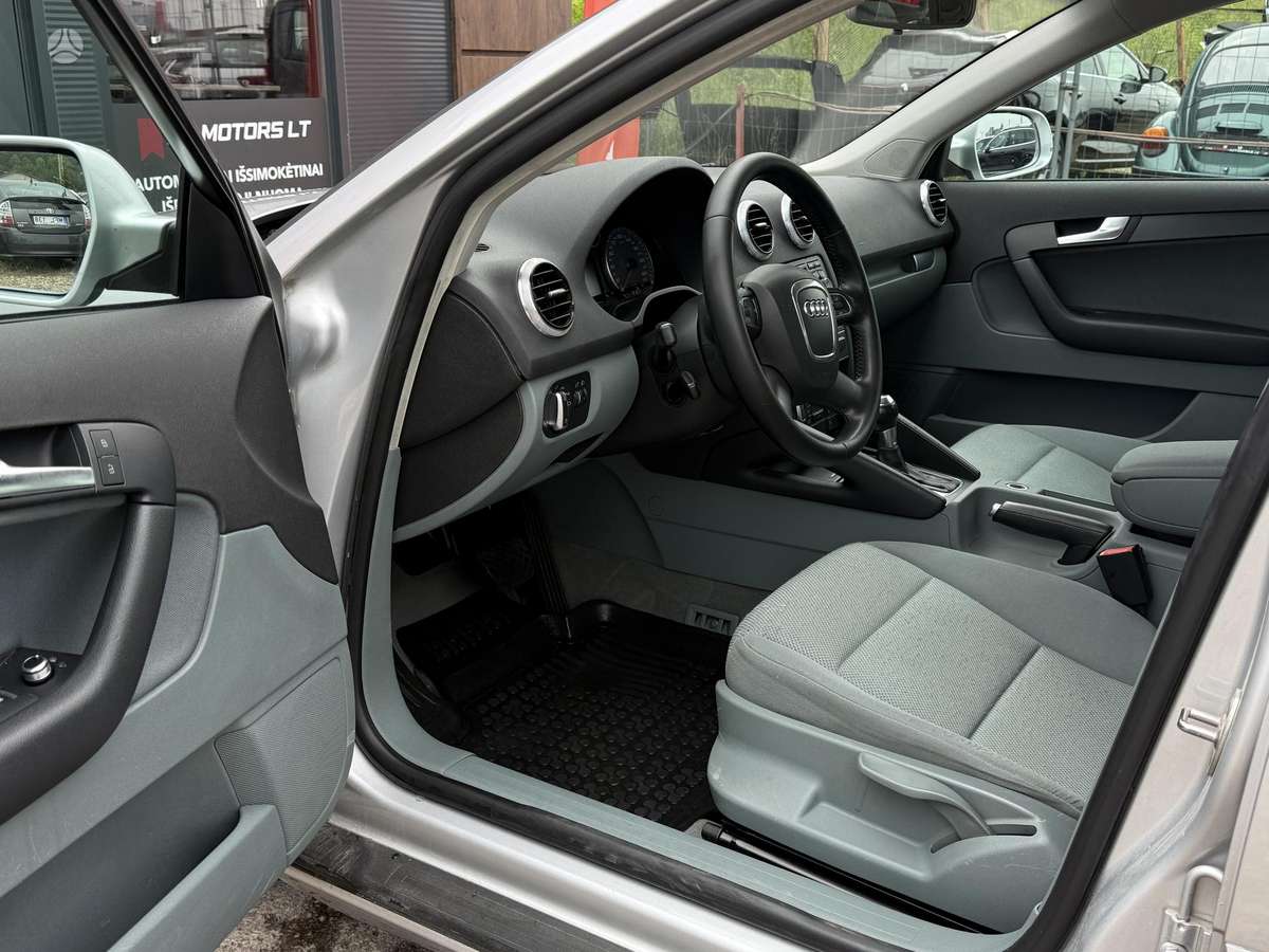 Audi A3, 1.6 l., hatchback