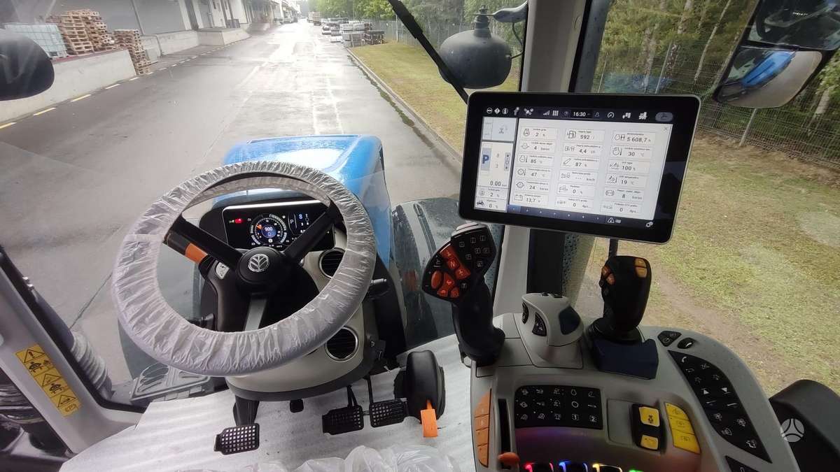New Holland T8.435, тракторы