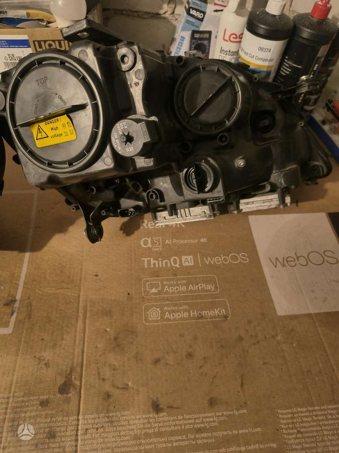 Mercedes-Benz 320 lights