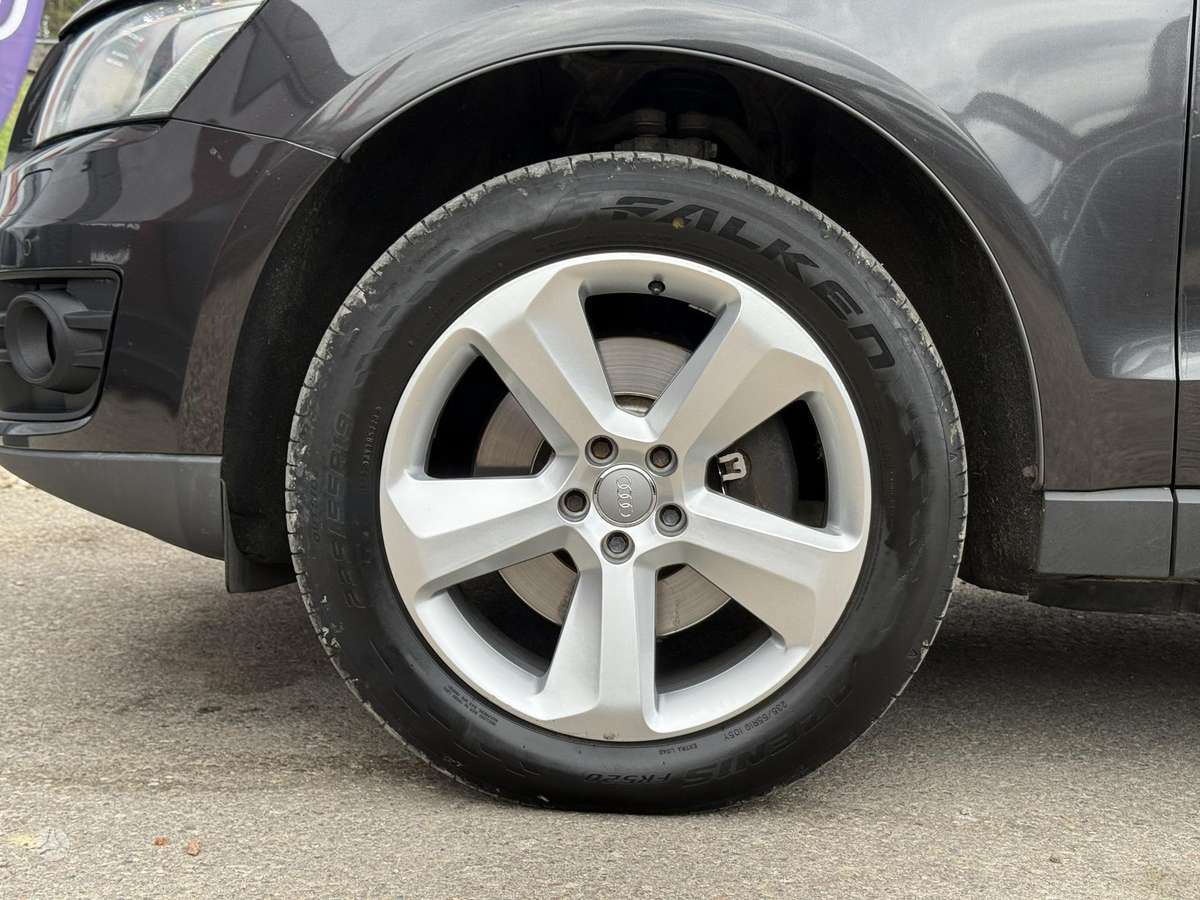 Audi Q5, 3.0 l., off-road / crossover