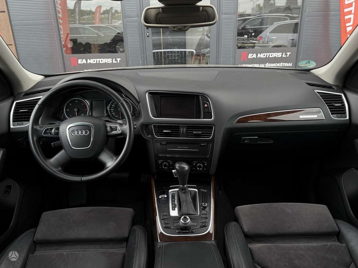 Audi Q5, 3.0 l., off-road / crossover