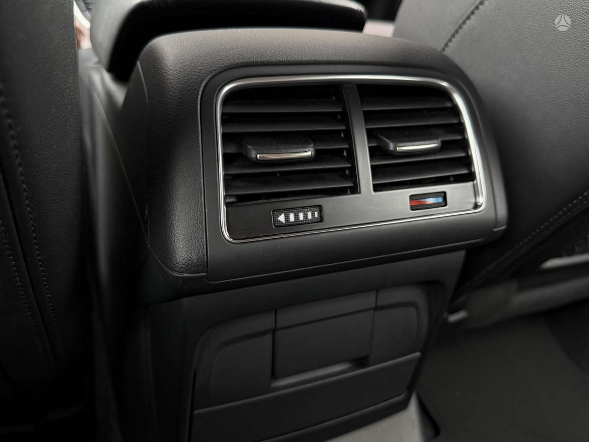 Audi Q5, 3.0 l., off-road / crossover