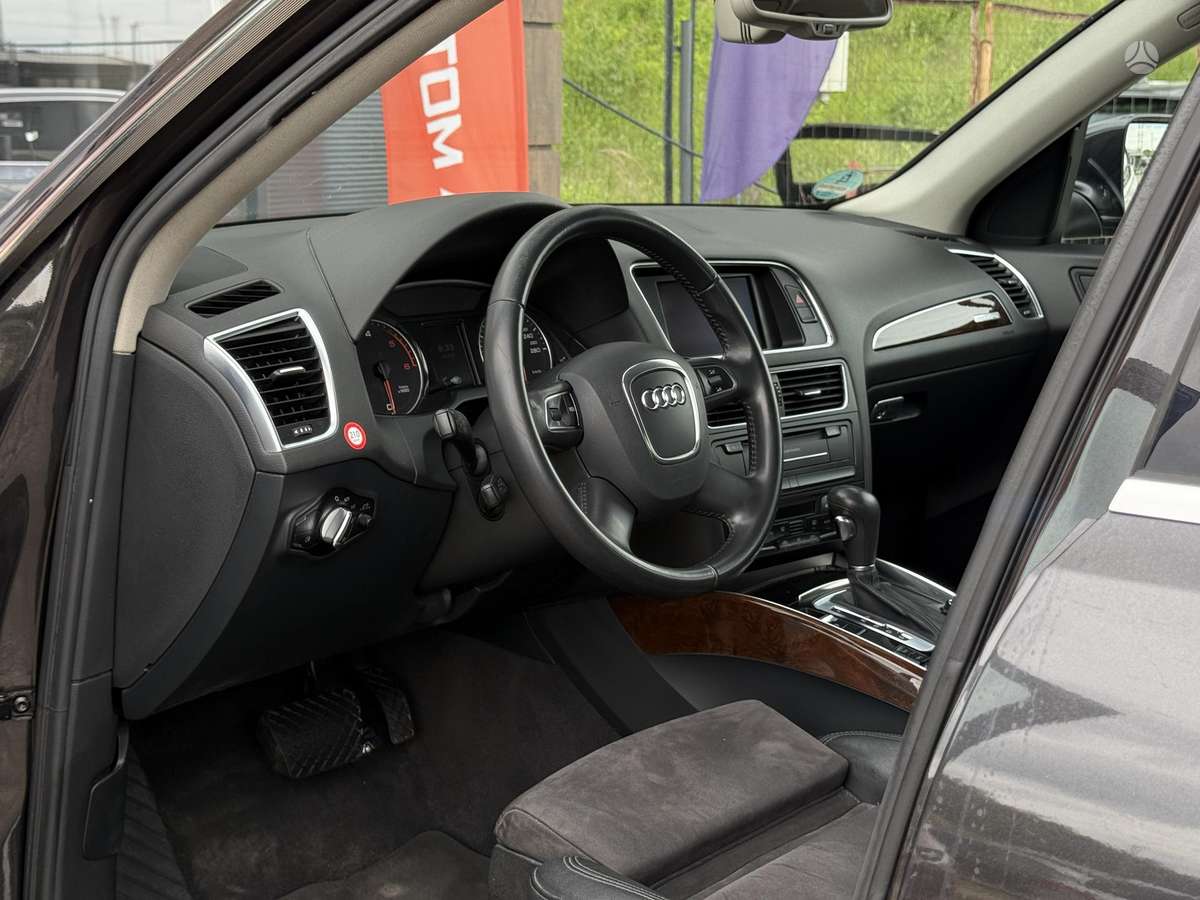 Audi Q5, 3.0 l., off-road / crossover