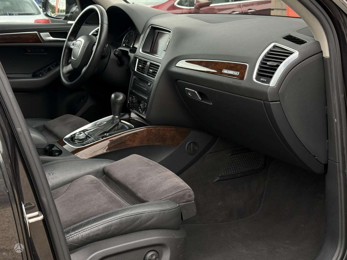 Audi Q5, 3.0 l., off-road / crossover