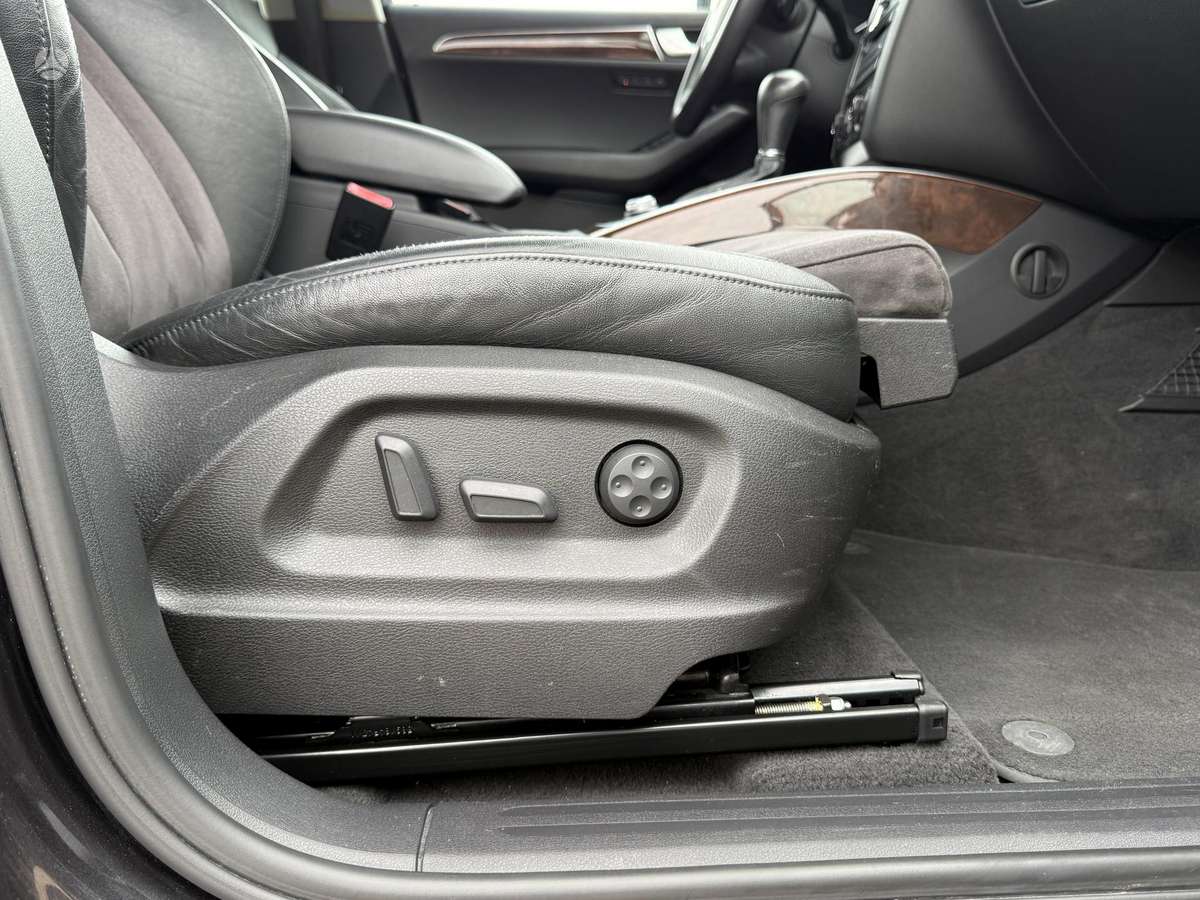 Audi Q5, 3.0 l., off-road / crossover