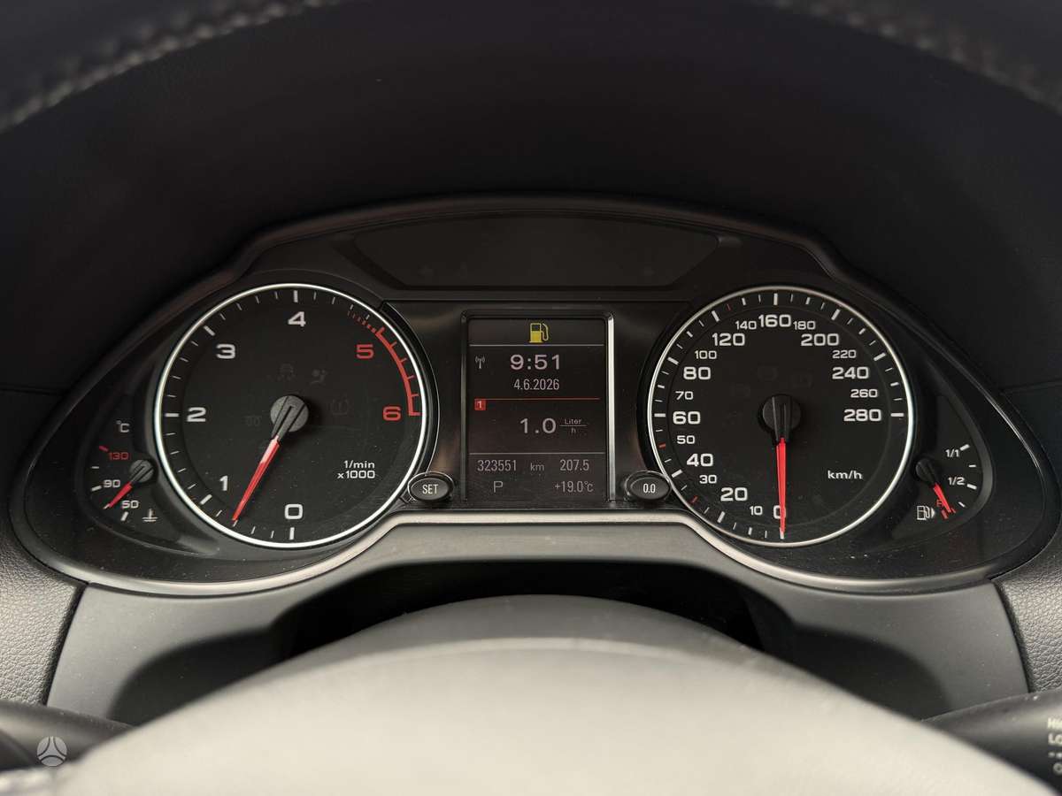 Audi Q5, 3.0 l., off-road / crossover