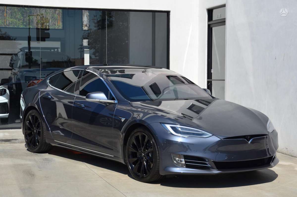 Tesla Model S Komplektinis priekis