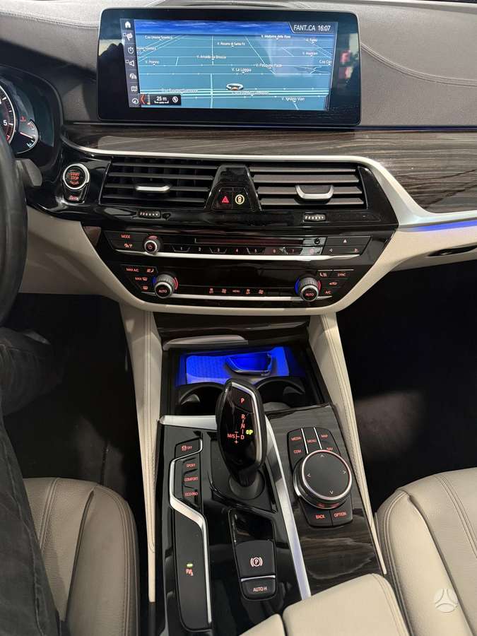 BMW 520, 2.0 l., Седан