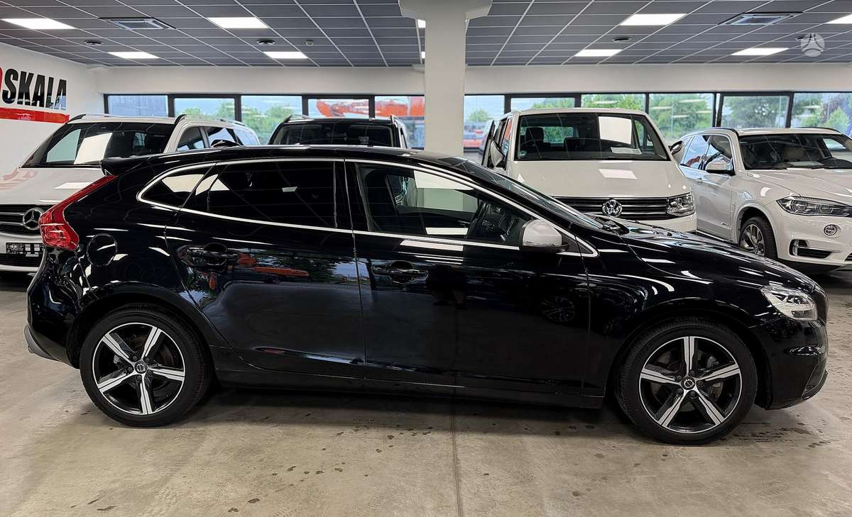 Volvo V40, 2.0 l., hatchback