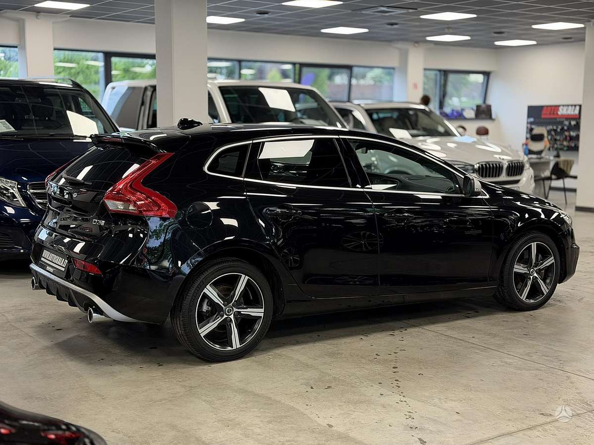 Volvo V40, 2.0 l., hatchback