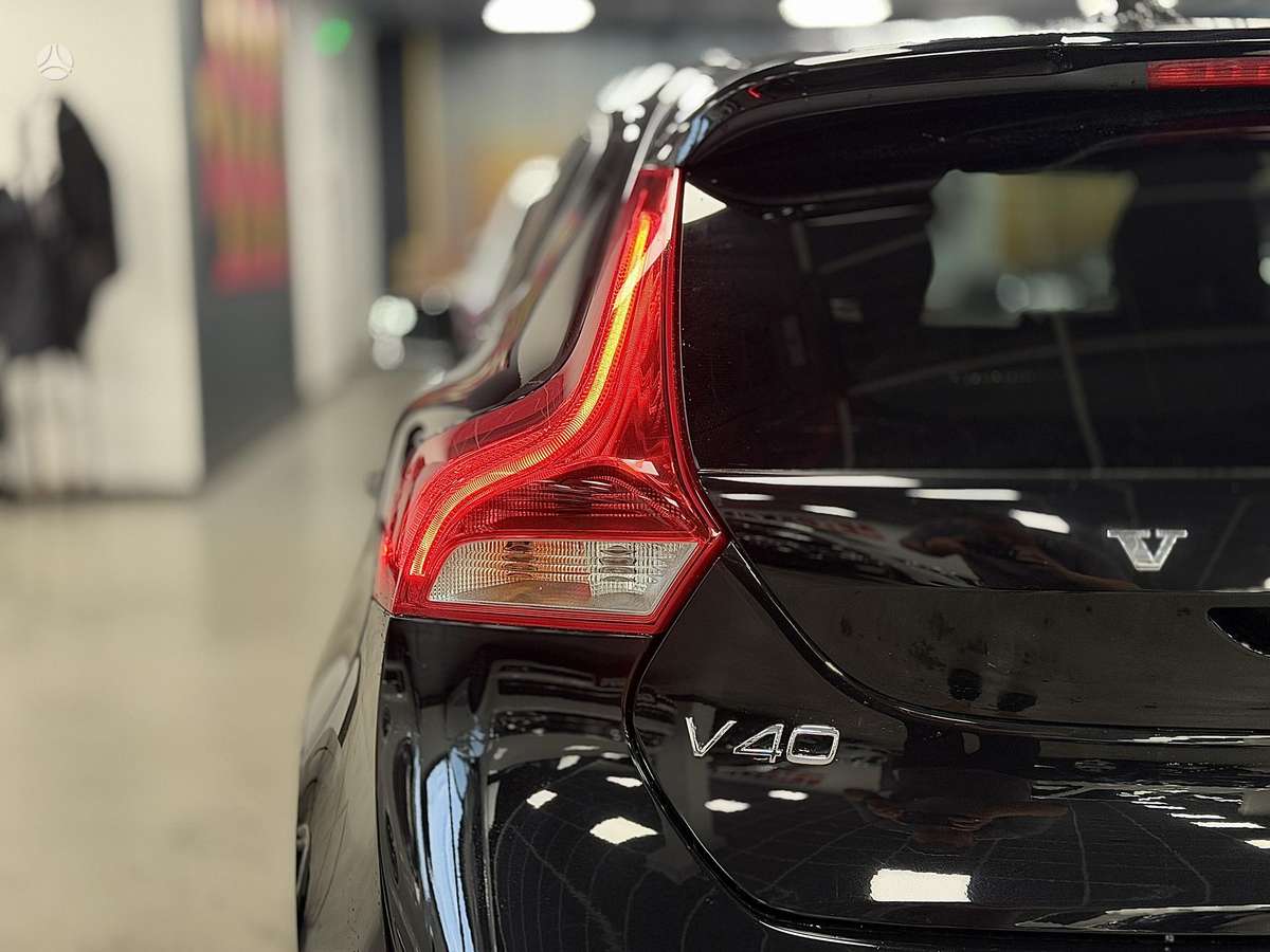 Volvo V40, 2.0 l., hatchback