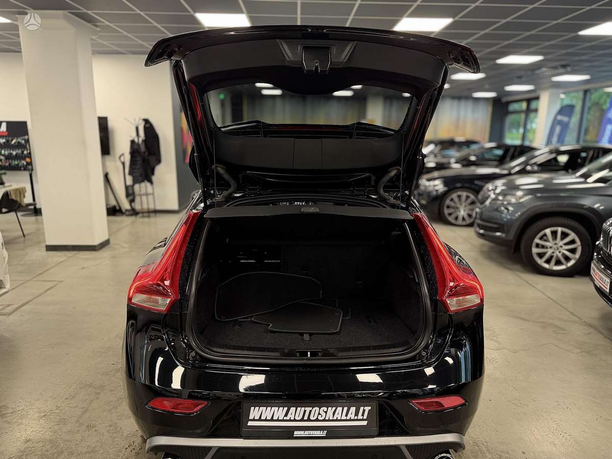 Volvo V40, 2.0 l., hatchback