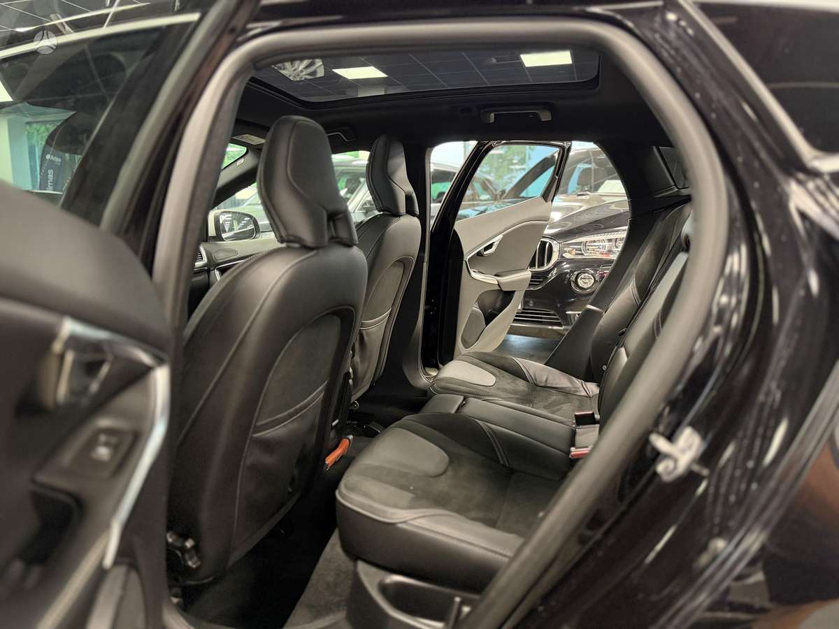 Volvo V40, 2.0 l., hatchback