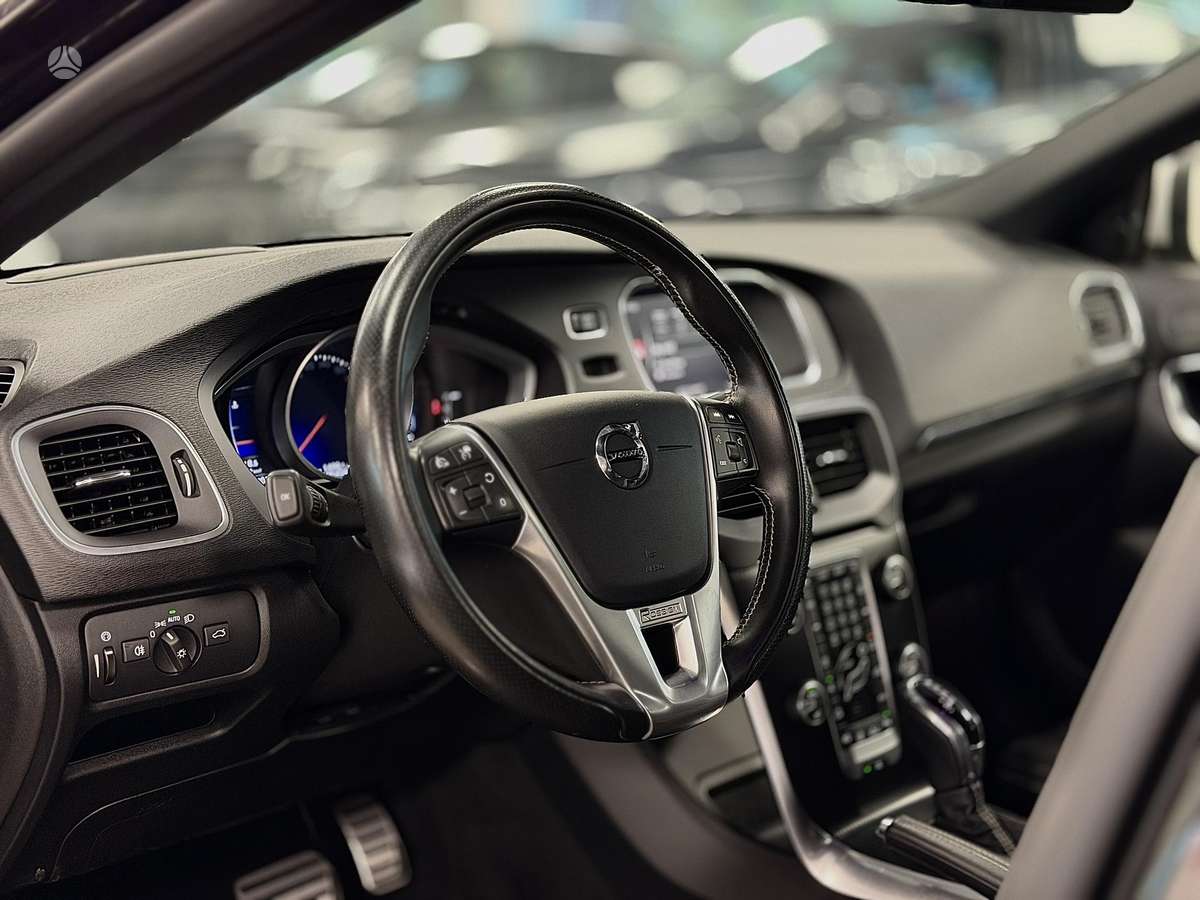 Volvo V40, 2.0 l., hatchback