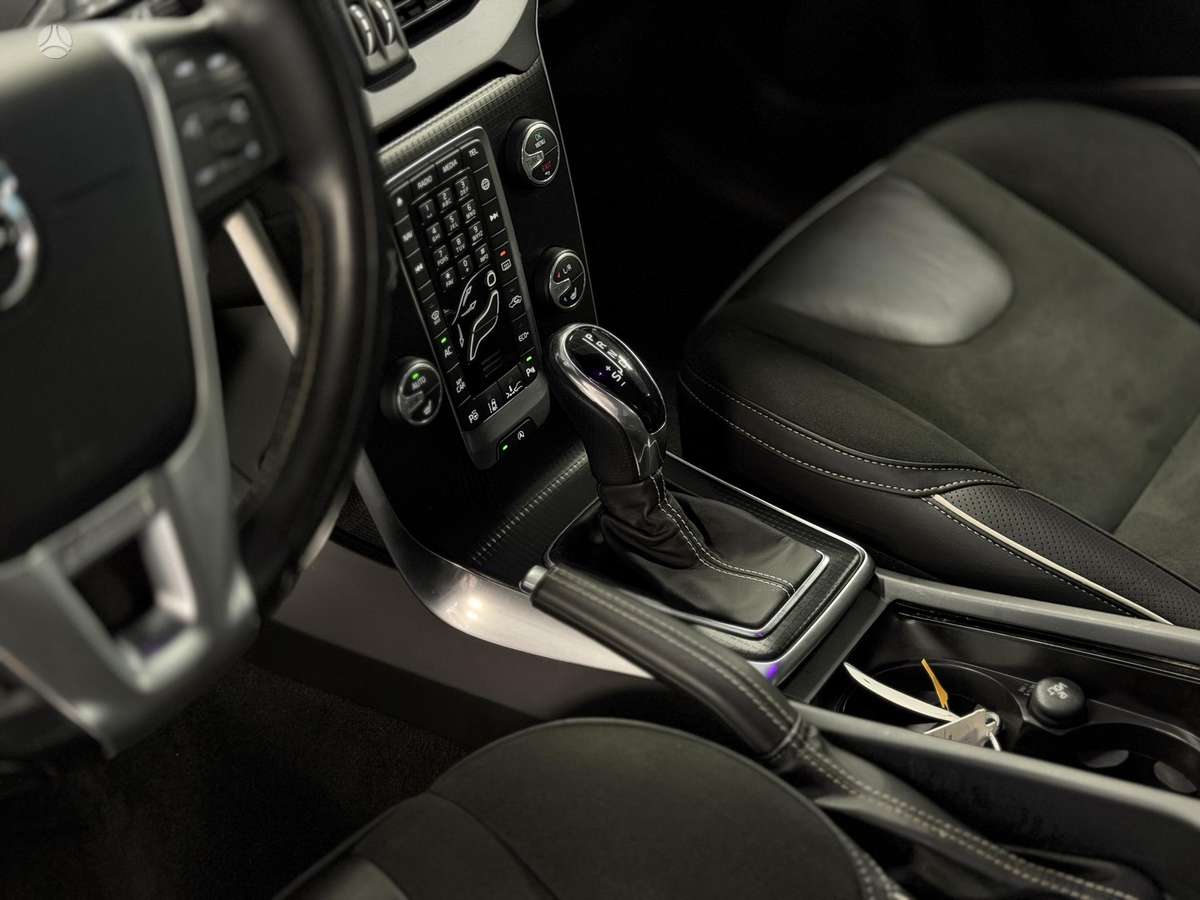 Volvo V40, 2.0 l., hatchback