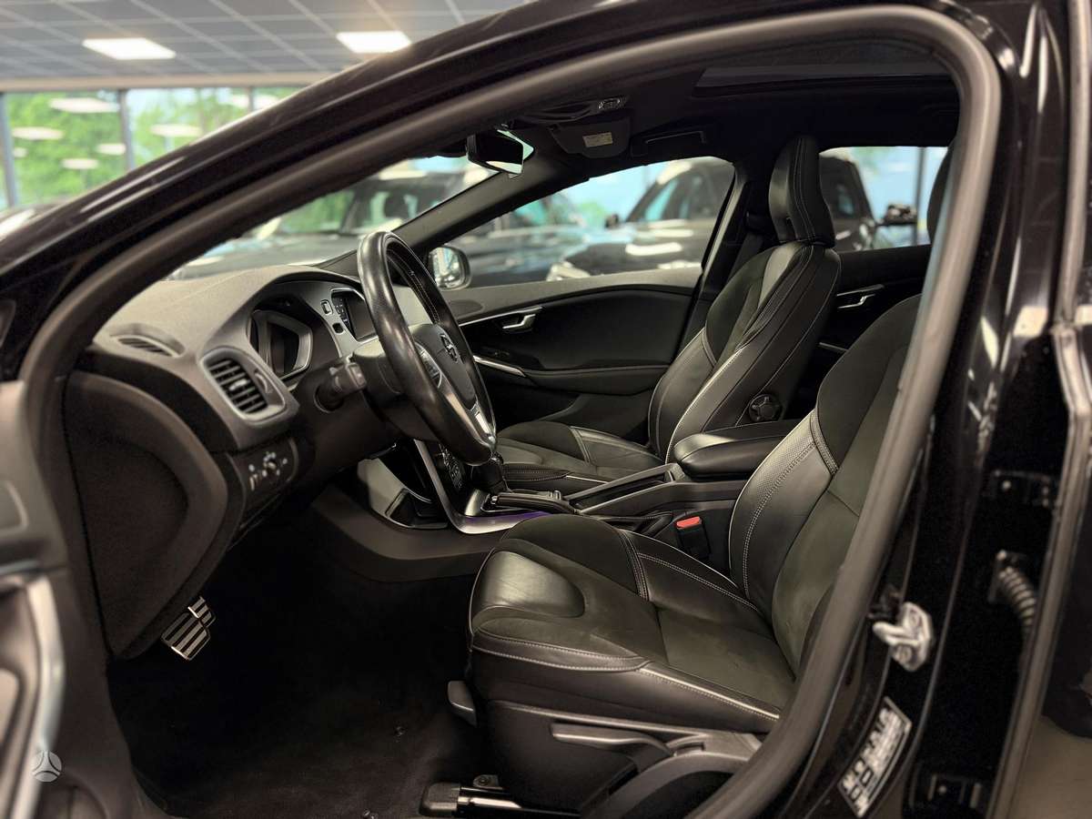 Volvo V40, 2.0 l., hatchback