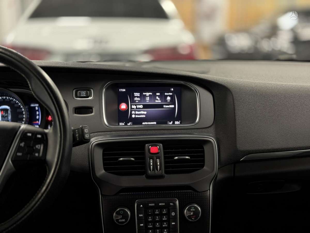 Volvo V40, 2.0 l., hatchback