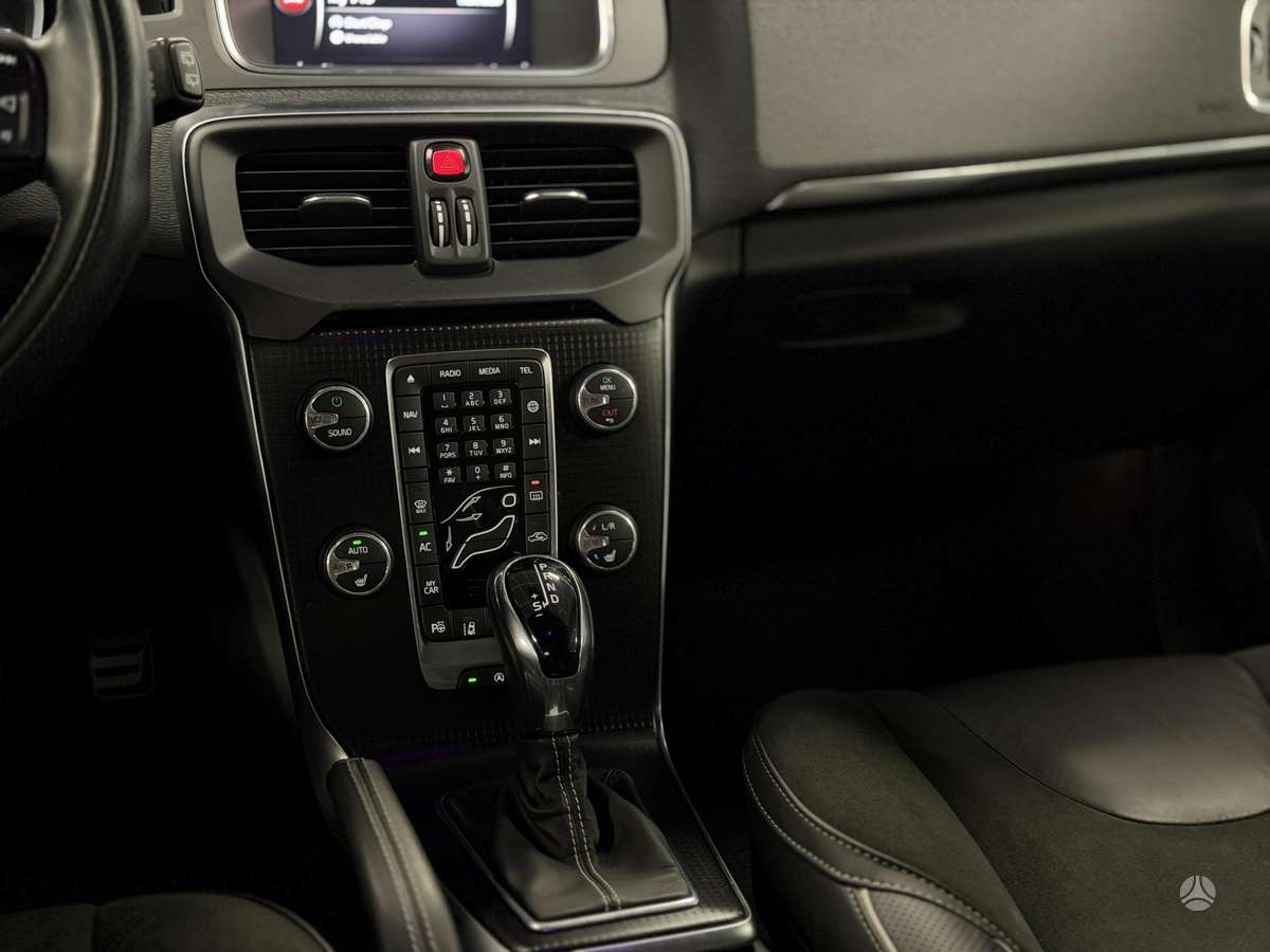Volvo V40, 2.0 l., hatchback